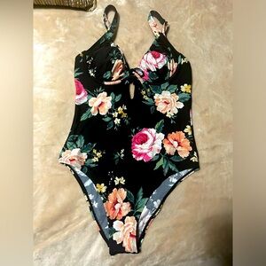Cupshe one piece floral bathing suit size M